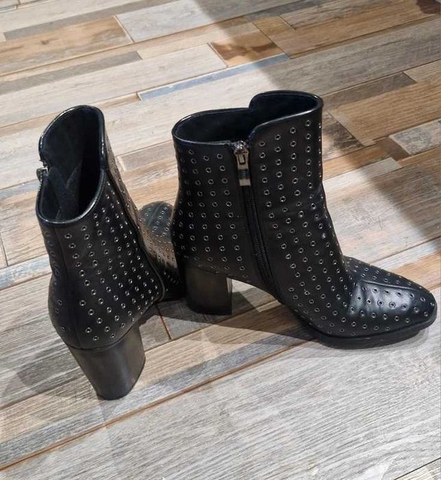 Skórzane botki z ćwiekami Wittchen