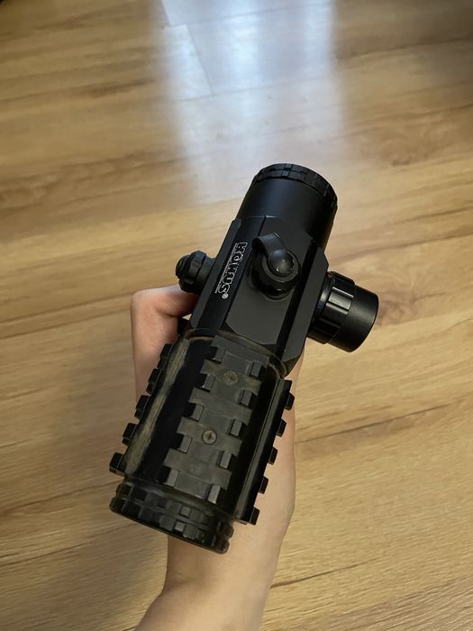 Оптичний приціл KONUS з кріпленням