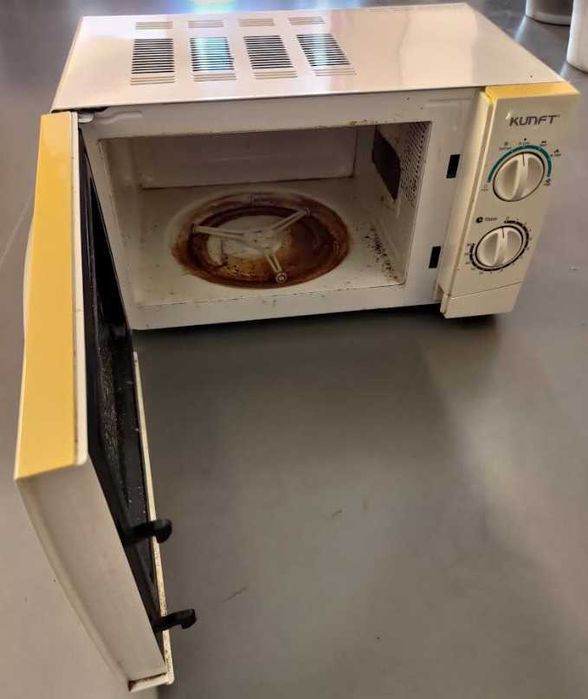 Microondas KUNFT P70B17P-A3 (para peças)