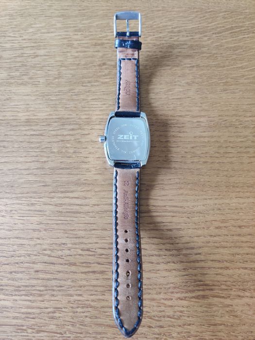 Relógio Zeit retangular 50M