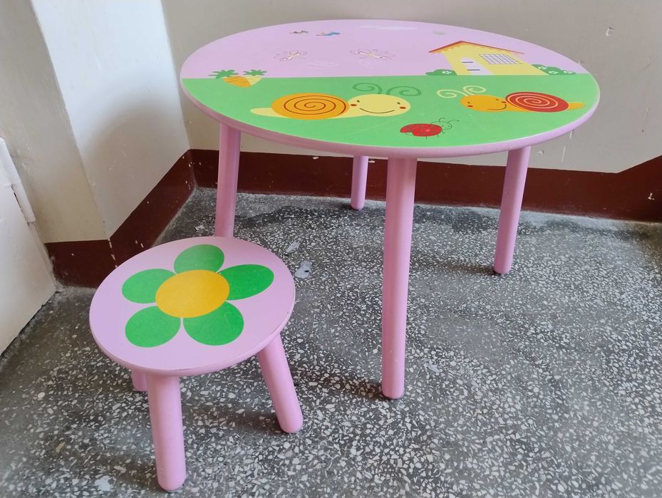 Stojak podstawka stołek, wieszak na ubrania drewniany plastikowy