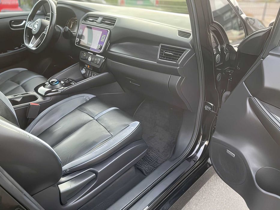 Nissan LEAF      2020