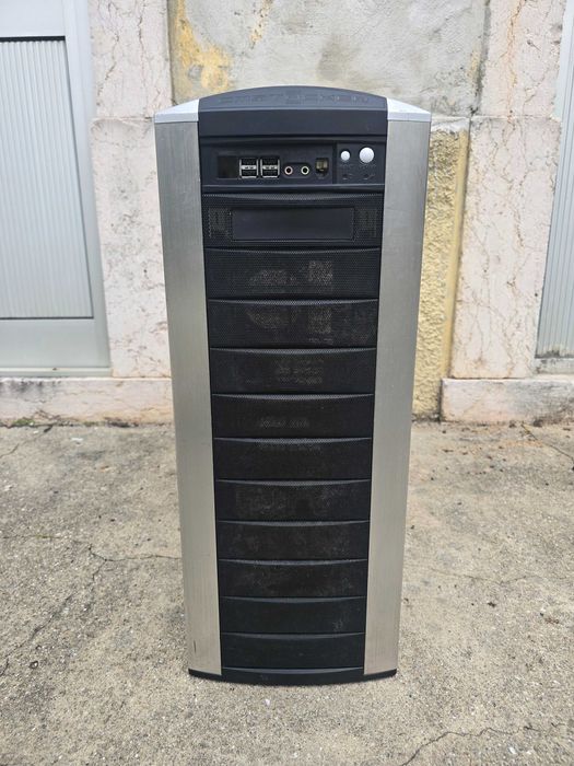 Caixa ATX Cooler Master CM Stacker STC-T01