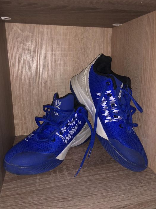Кросівки для баскетболу Nike Flytrap Kirye розмір 38-39(24см)