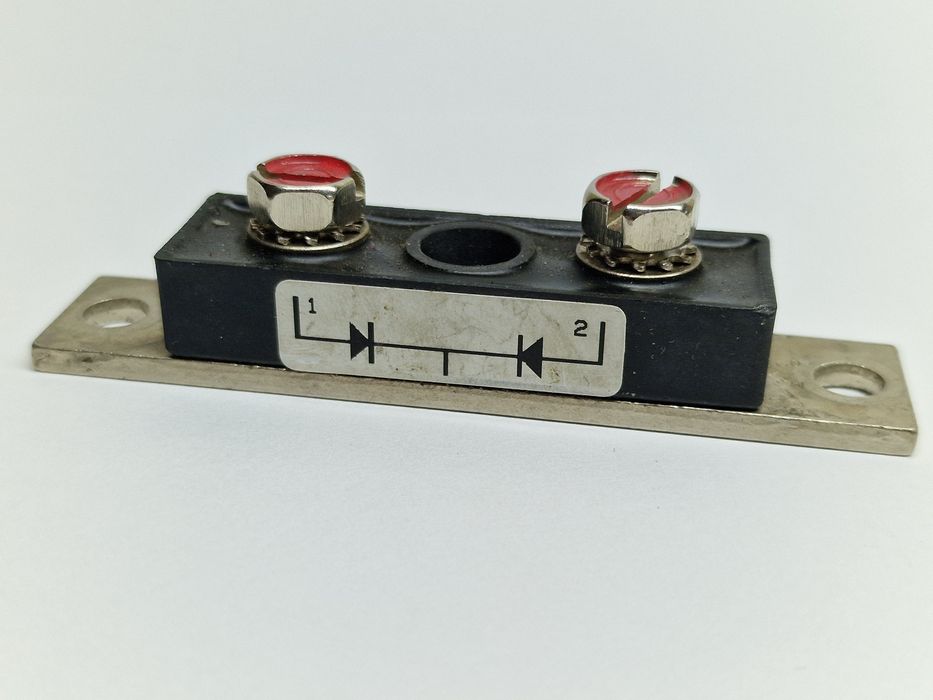 #575   203CNQ080 Moduł IGBT / schottky