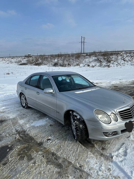 Mercedes е220 правий руль