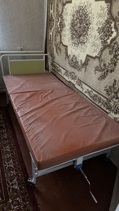 Продам медичне ліжко 2-секційне