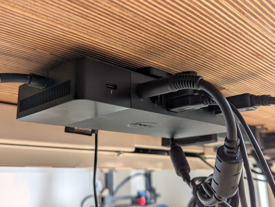 Wieszak pod biurko do Stacji dokującej Dell WD15 Mocowanie