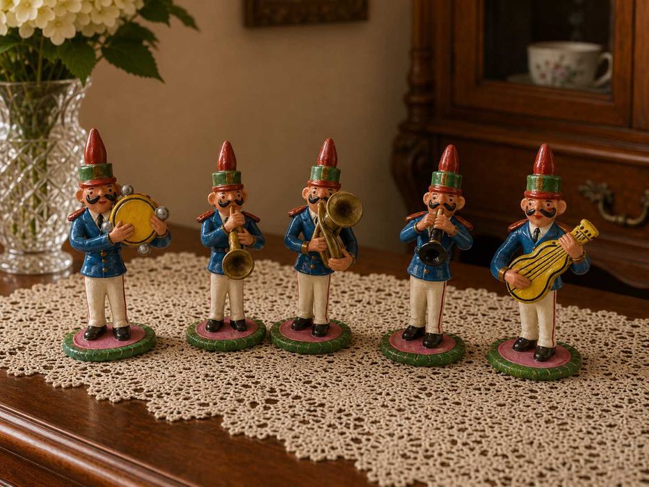 Conjunto de 5 Músicos em Olaria Pintada à Mão – Decoração Colecionável