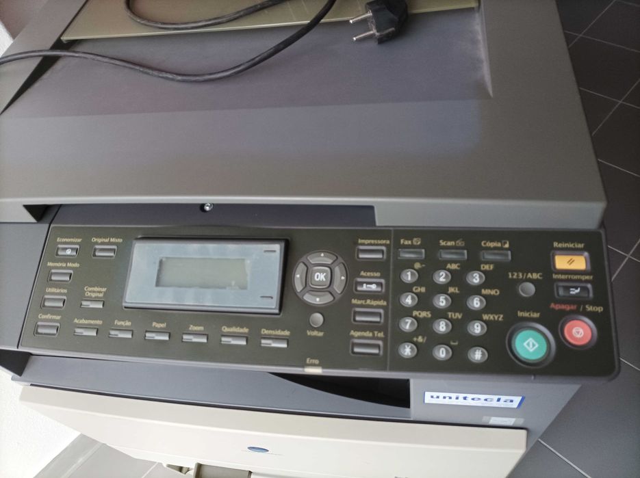 Máquina fotocopiadora Konica Minolta Bizhub 163
