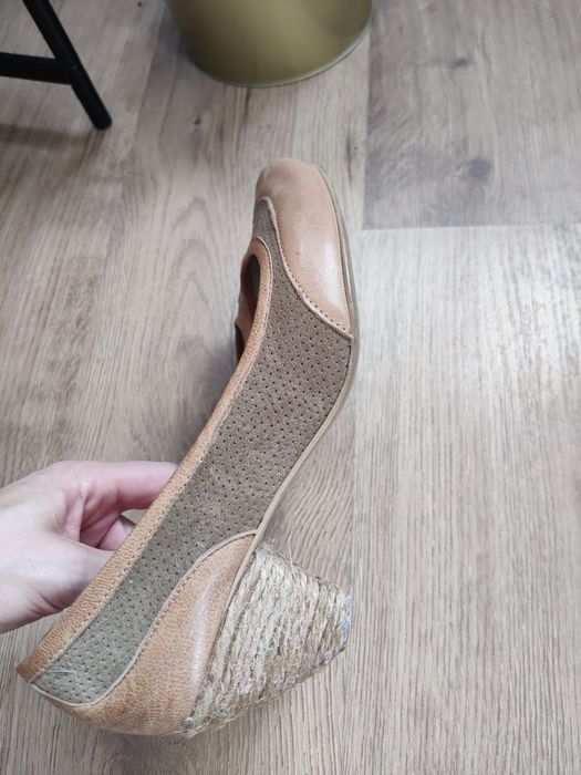 Sapatos em pele tamanho 38