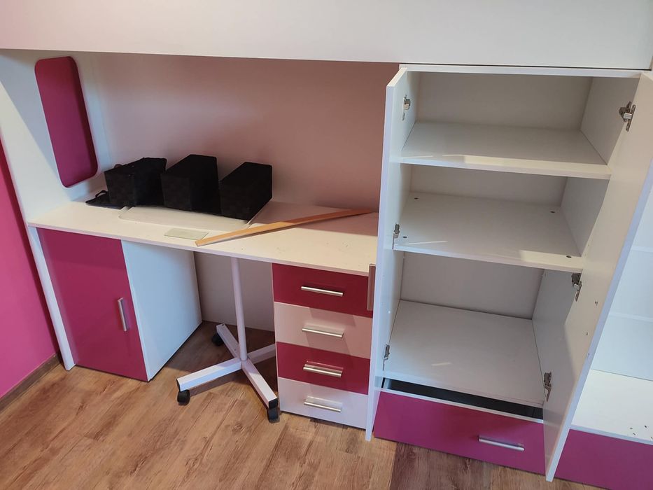 Lóżko piętrowe z biurkiem i szafkami