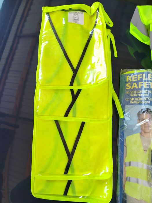 Жилетка захисна світловідбивальна.