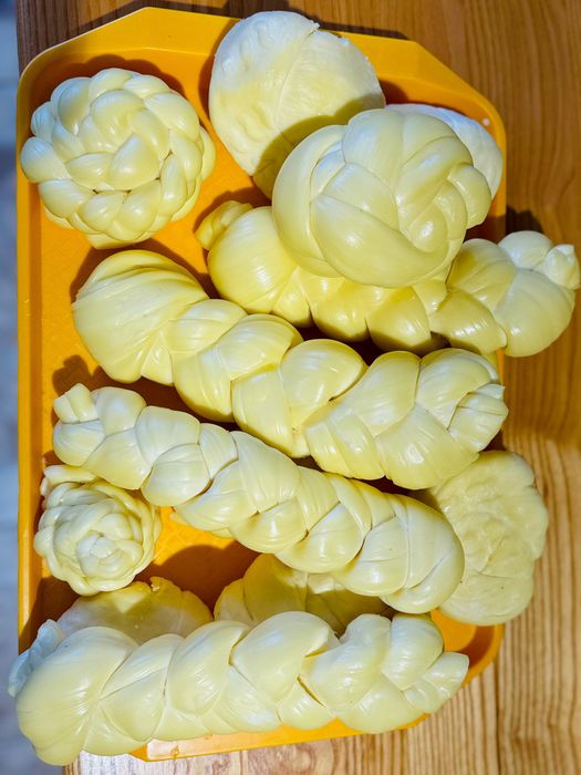 Молоко, сметана, сир кисломолочний, косичка, бринза