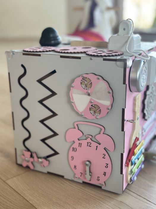 Бізікуб іграшка