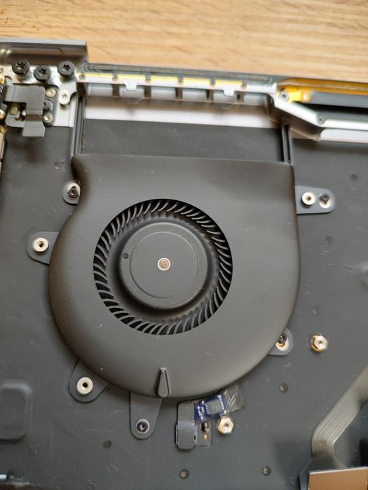 Топкейс MacBook Pro A1989 кольору Space gray без материнської плати