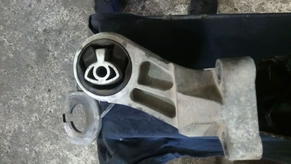 Подушки двигуну Рено мастер 3