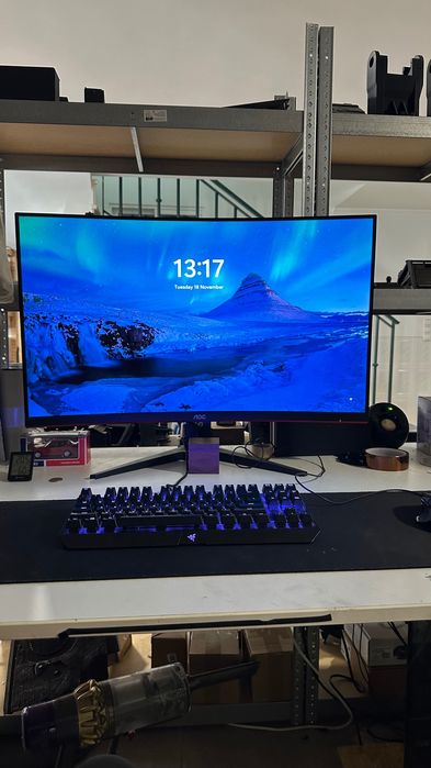 GAMING Pc AMD 6700xt com monitor e keyboard