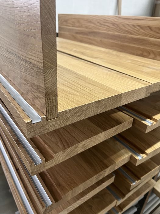 Trepy,stopień z profilem LED i podstopnicą. Dębowe stopnie.Schody