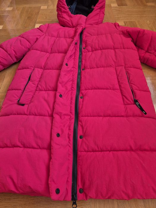 Жіноча зимова куртка бренду 4F