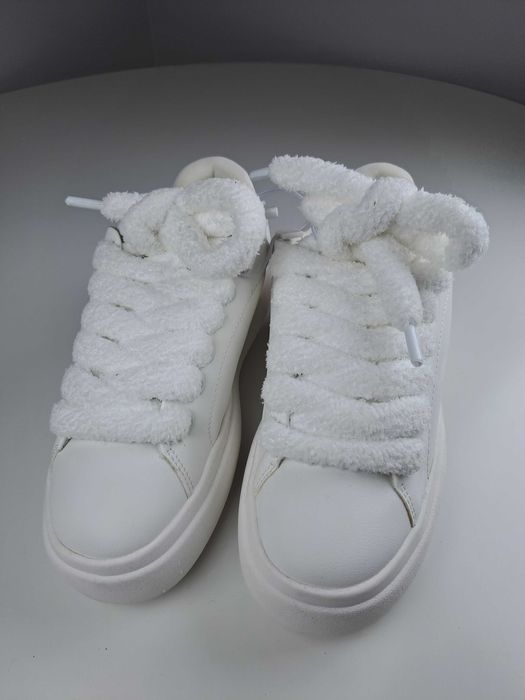 Białe Sneakersy Platformy Puszyste Sznurówki Bershka (r38/25cm) A68
