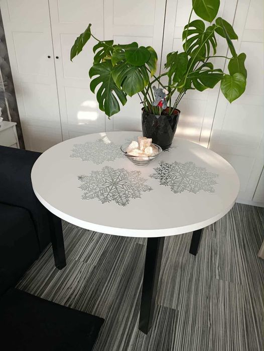 Stół + 4 krzesła okrągły o średnicy 110 cm  skandynawski