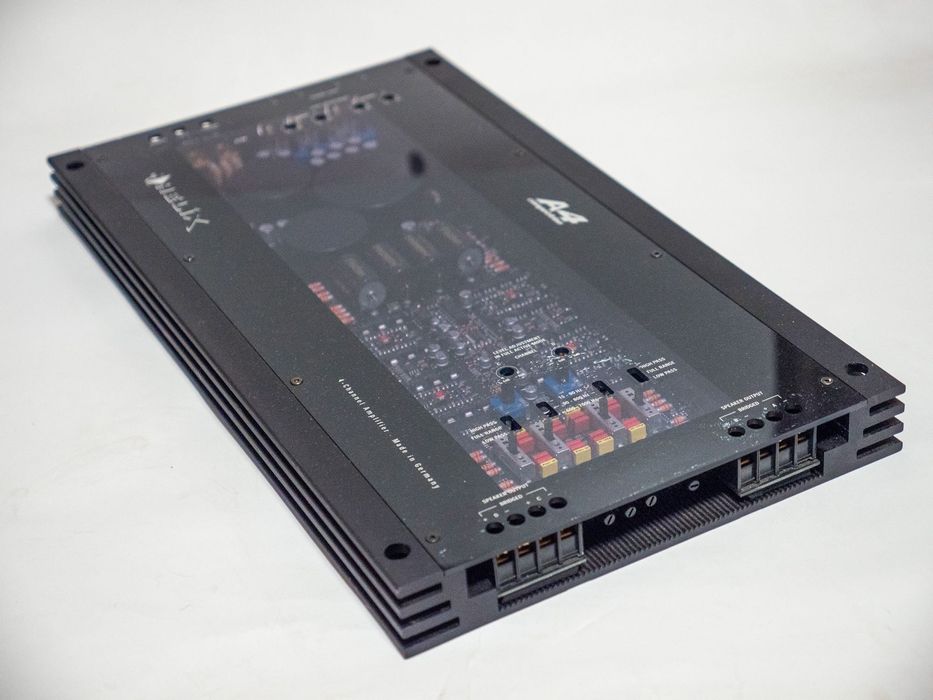 Автомобильный усилитель Helix A4 Competition