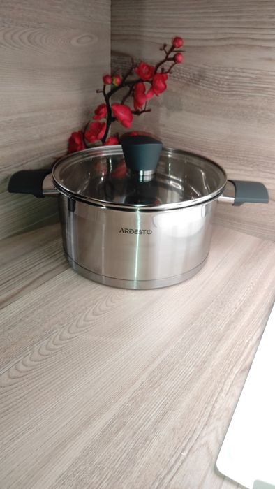 Продам каструлю фірми Ардесто