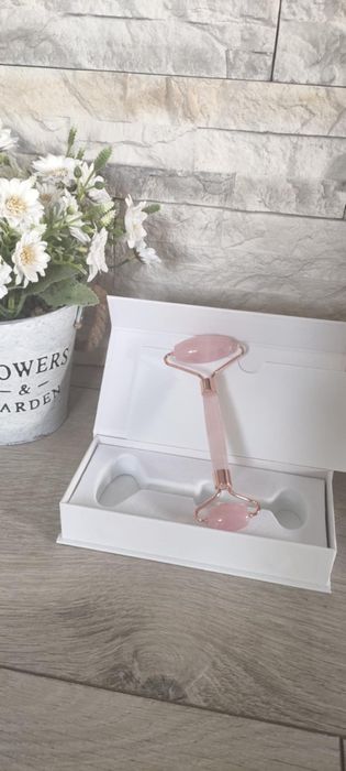 Jadelyn Roller masażer do twarzy z różowego kwarcu