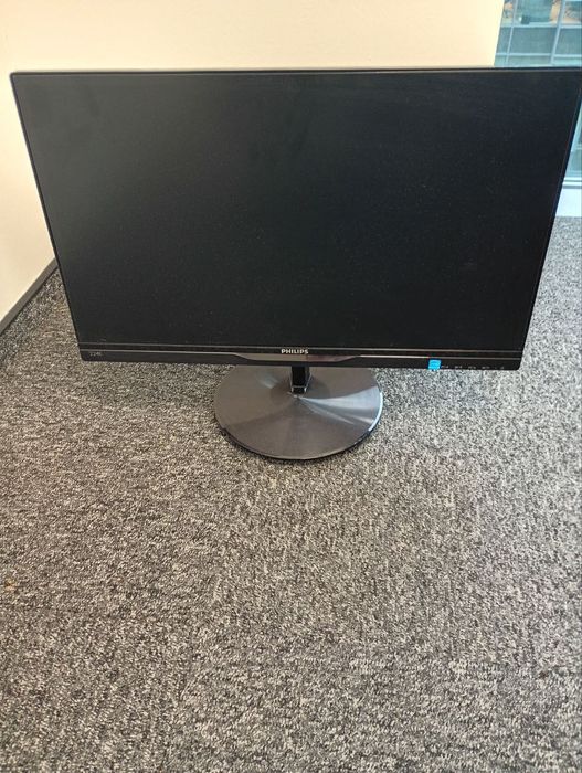 4 Monitory 22" Dell P2217H i 2 Philips 224E5 Full HD IPS