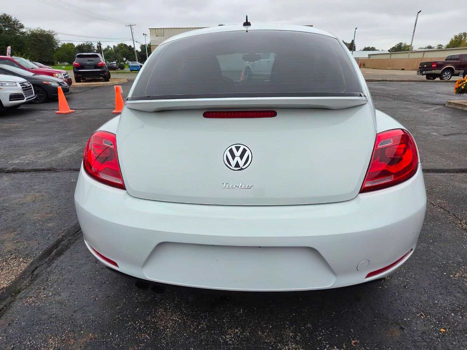 Volkswagen Beetle      2015