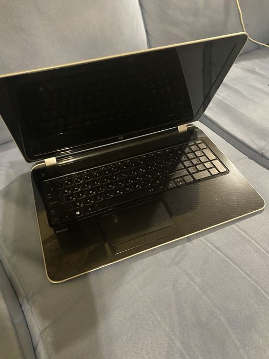 Ноутбук 15,6 HP Pentium 8/750gb для навчання роботи інтернету та ігор