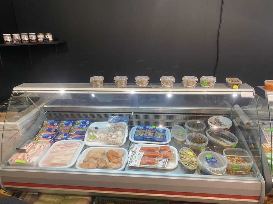 Продам дві холодильні вітрини б/у