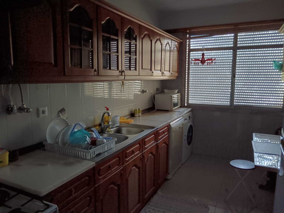Aluga-se quarto na Damaia