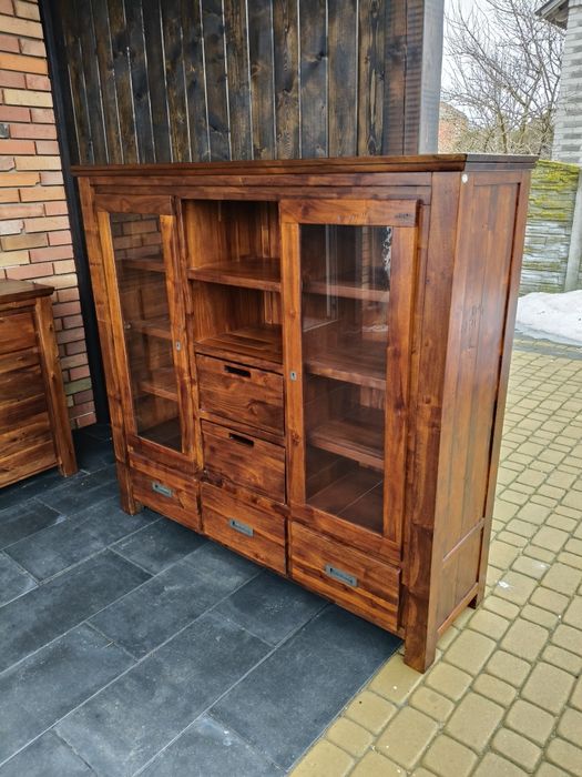 Zestaw mebli kolonialnych