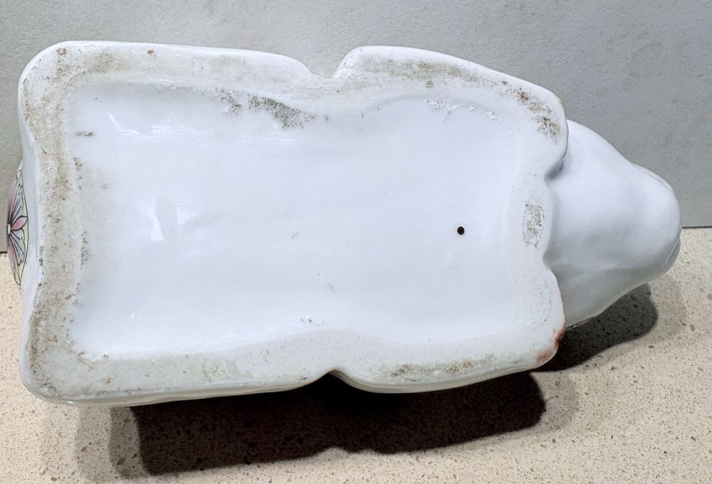 Antiga caixa de incenso japonesa “kogo”de porcelana em forma de coelho