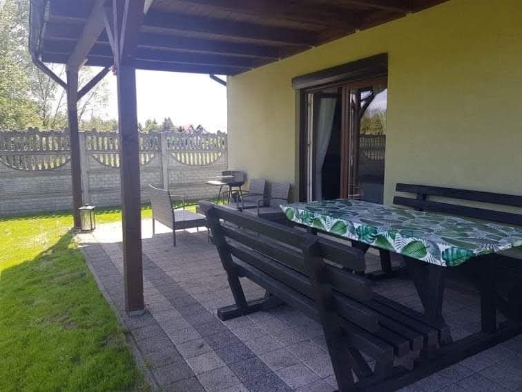 Dom Letniskowy nad jeziorem  Tarnów Jezierny 7 km od slawy