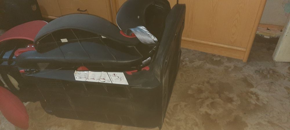 Дитяче автомобільне крісло / автокрісло. Вікова група І (9-18 кг)
