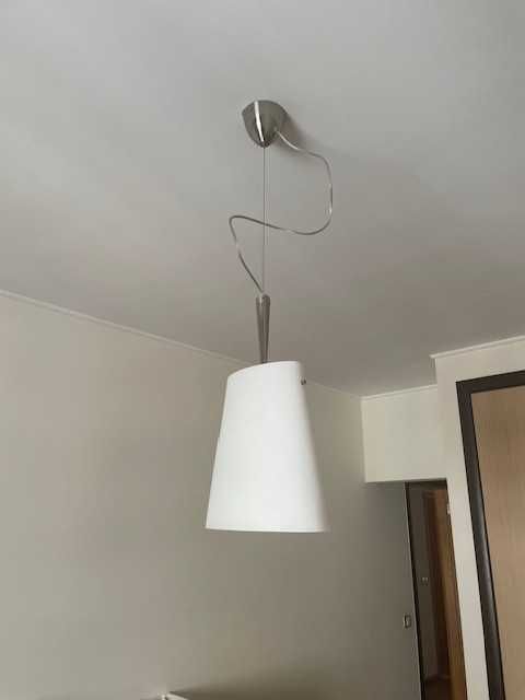 Conjunto Candeeiro de teto/suspenso branco, com fio metalizado e 2 candeeiros mesa cabeceira a condizer