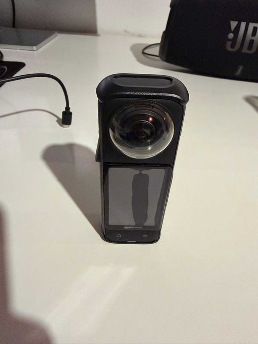 Insta360 X4 + akcesoria + karta 128GB – jak nowa