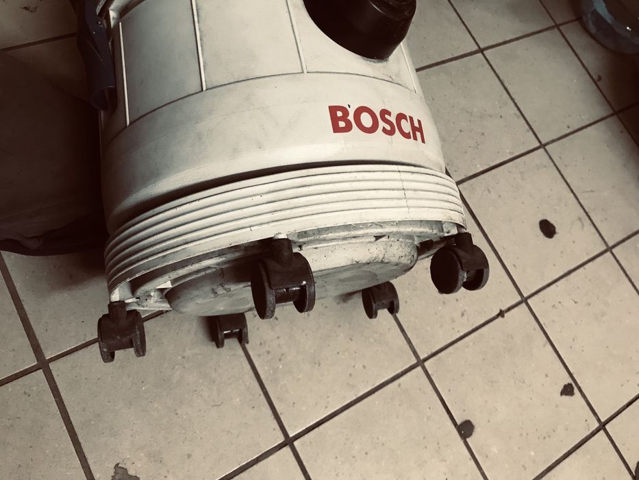 Пилосос  бош працюе