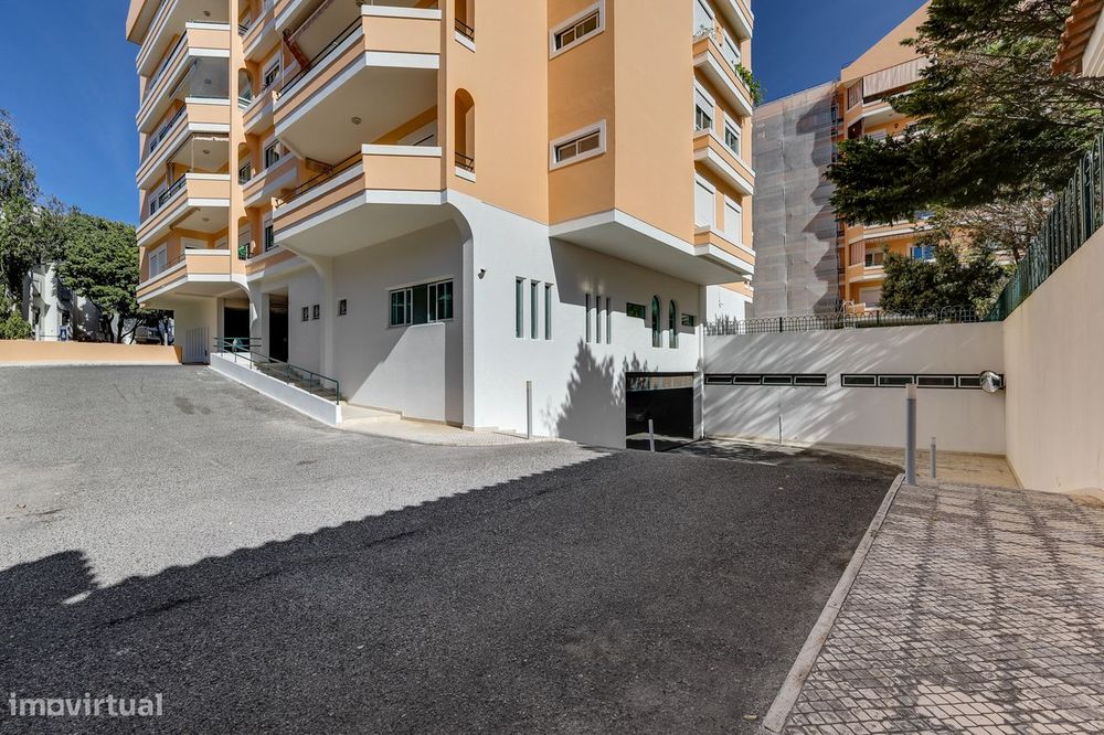 T3 no Condomínio Riviera com Piscina, Ginásio e 2 Parques junto à Prai