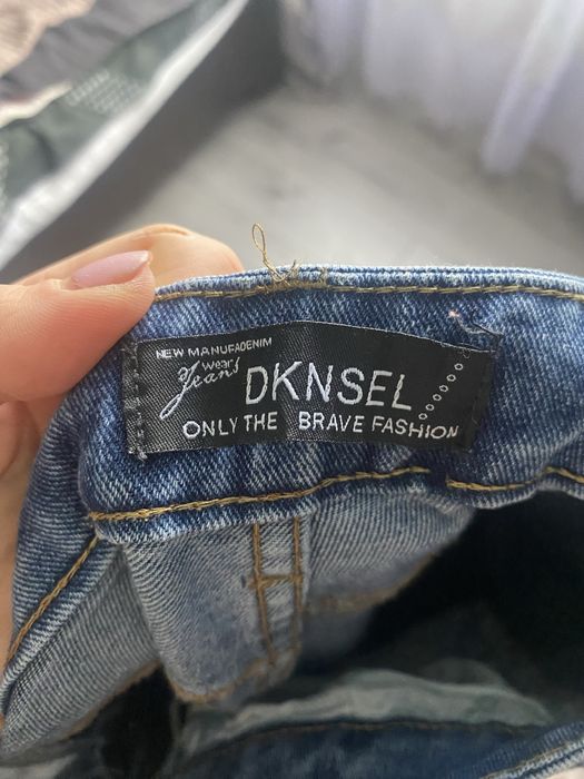 Джинси 28 розміру