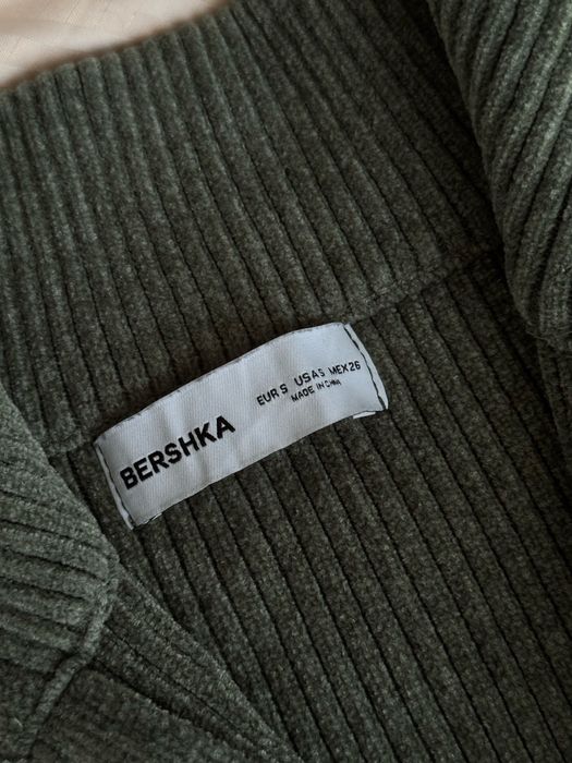 Кофта на замку bershka S