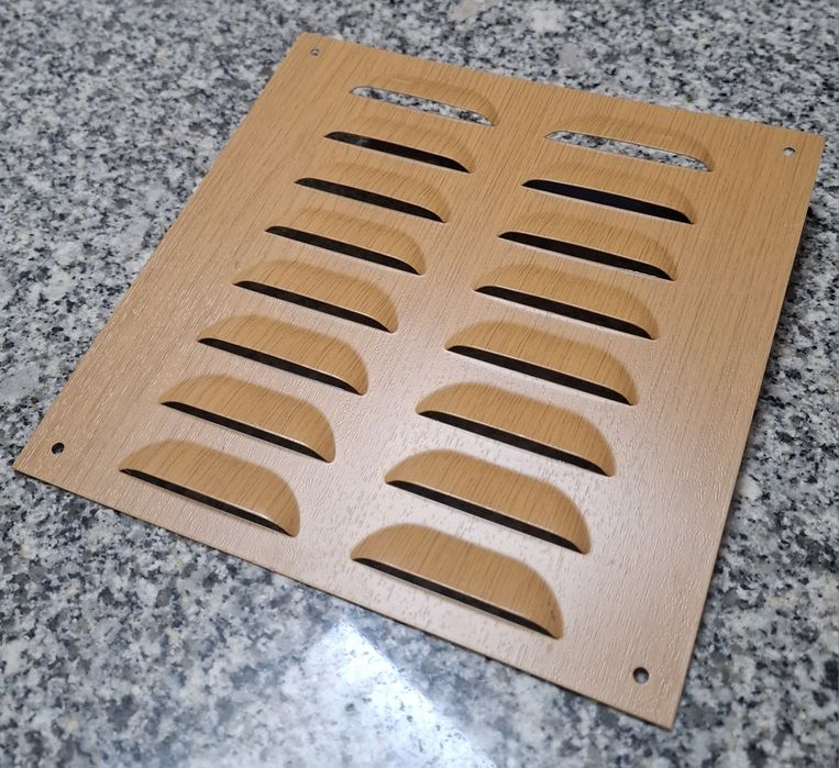 Grelhas Ventilação Castanha  20Cm x 20 Cm