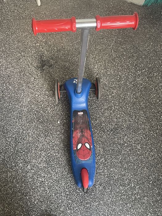 Trotinete spider-man