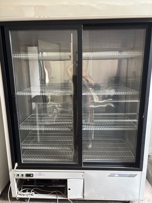 Szafa chłodnicza witrynowa COLD SW-1400 DR – 692L