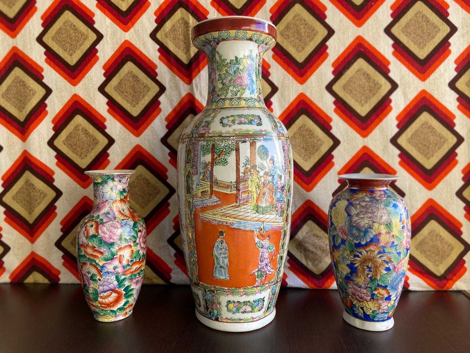 Hand-painted Chinese vases429814011250626561