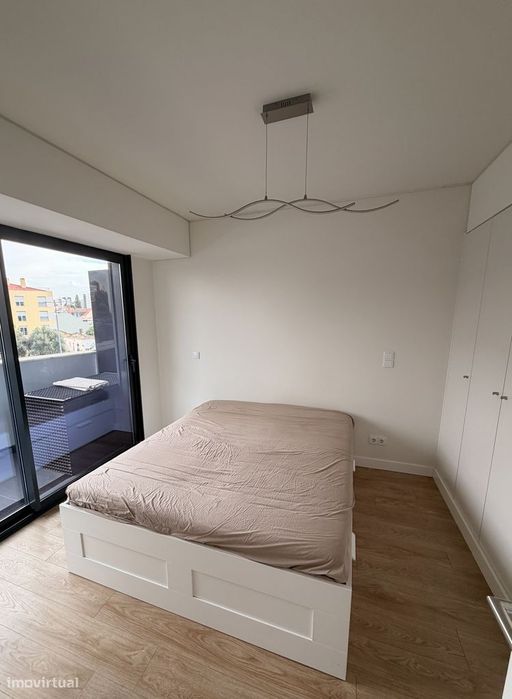 T1 moderno com varanda, elevador e ar condicionado