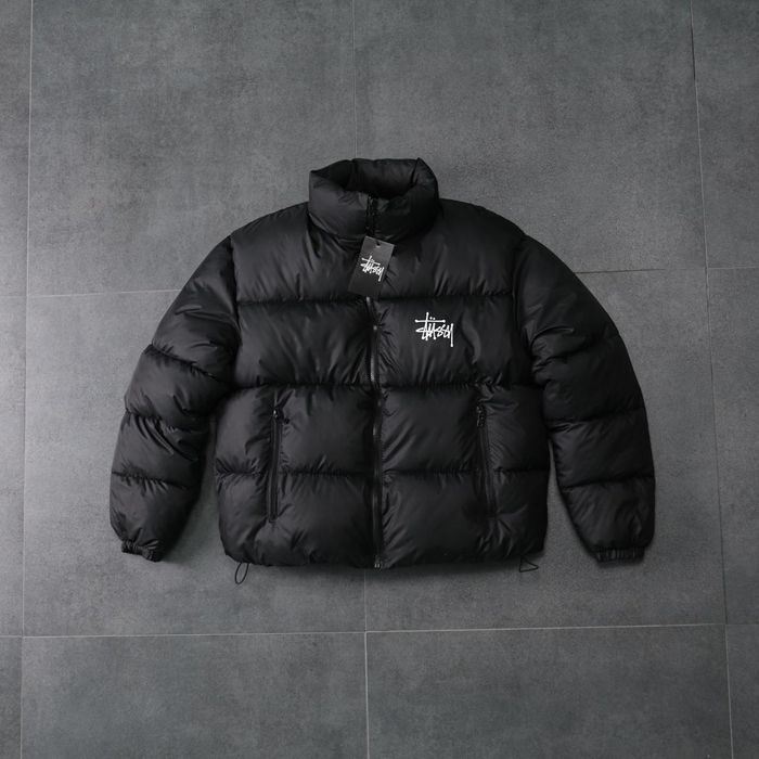 Пуховик Stussy чорний: відчуй тепло та стиль
